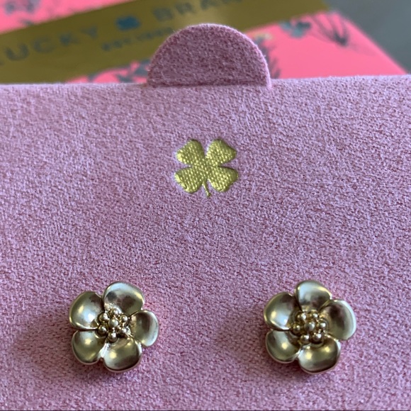 Lucky Brand flower stud earrings, gold tone, new - Picture 4 of 6